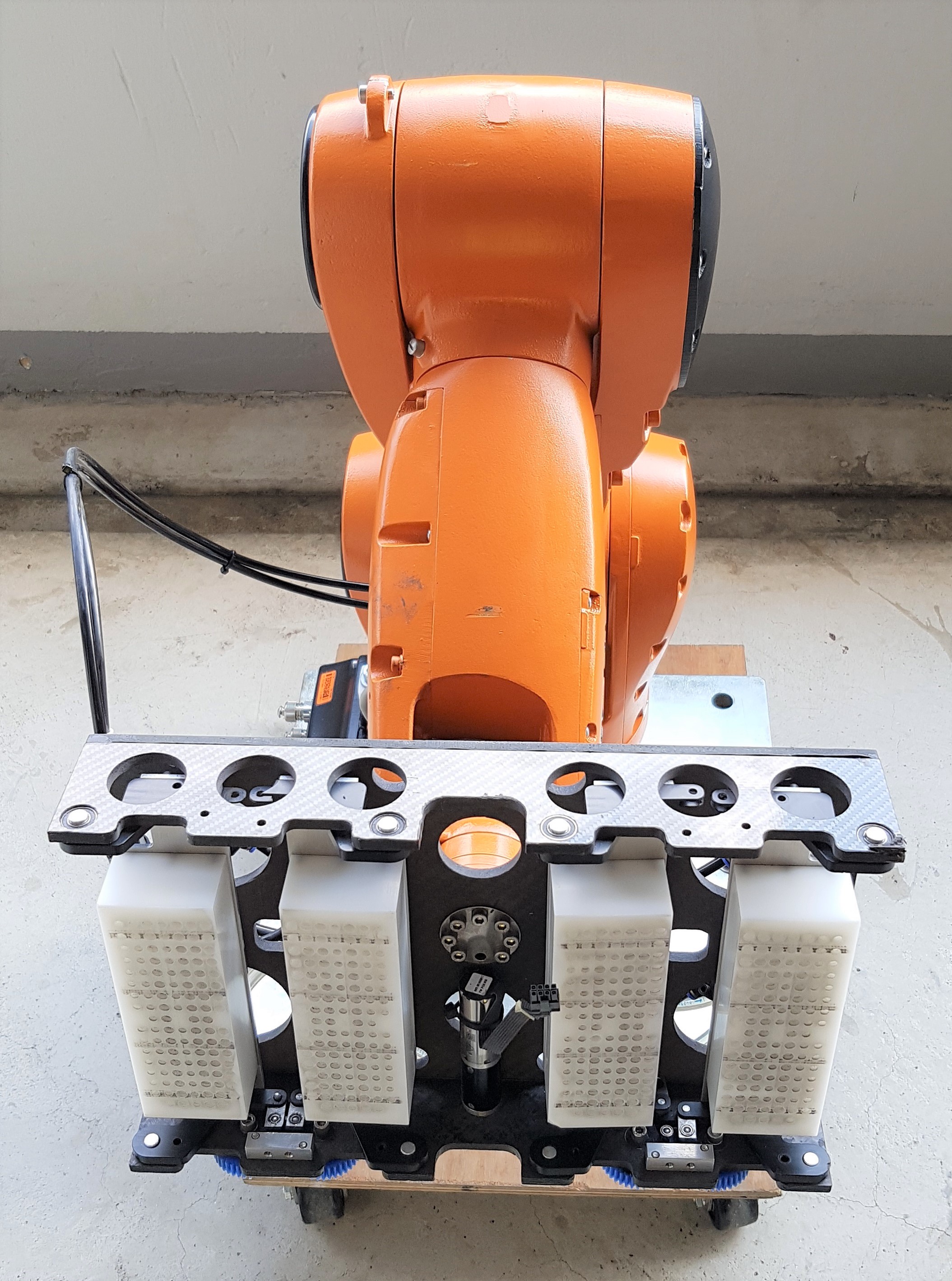 13458 KUKA ROBOT W/ KR C4 SMALLSIZE CNTLR, TEACH PENDANT & CABLES
